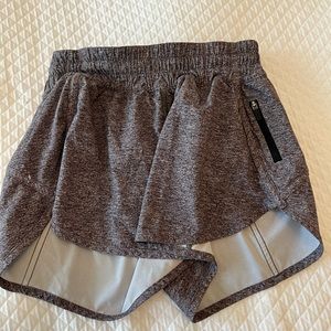 Lululemon tracker shorts